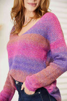 Wielobarwny, dzianinowy sweterek o podwójnym splocie, z dekoltem w kształcie litery V