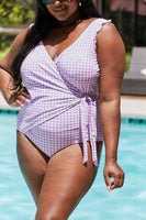 Marina West Swim Пълен размер Плувка на волани Faux Wrap Едно парче в Carnation Pink