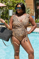 Marina West Swim Пълен размер Плувка на волани Faux Wrap Едно парче в леопард