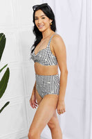 Marina West Swim အနက်ရောင်ဖြင့် အထပ်မြင့် ရေကူးဝတ်စုံကို ၀တ်ဆင်ပါ။