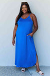 Maxi šaty Ninexis Good Energy plné velikosti Cami s bočním rozparkem v královské modré