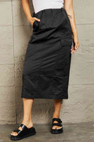 HYFVE Just In Time Cargo Midi sukně s vysokým pasem v černé barvě