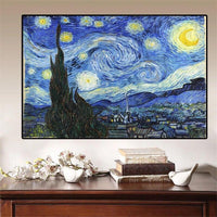 لوحة فنية جدارية ذات مناظر طبيعية لسماء مرصعة بالنجوم مرسومة يدويًا من فان جوخ