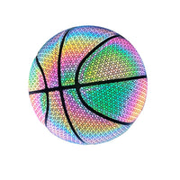 Värviline holograafiline peegeldav korvpallipall PU-nahast kulumiskindel öömäng Tänava helendav korvpall