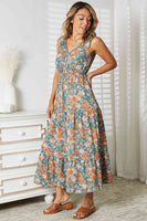 Многоуровневое платье без рукавов Double Take с V-образным вырезом и цветочным принтом