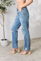 Judy Blue Jeans retos com bainha crua desgastada em tamanho real