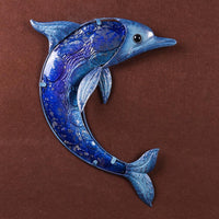 ხელნაკეთი ბაღის ცხოველი ლითონის დელფინის კედლის ნამუშევარი ლურჯი ფერწერული მინით ბაღის გაფორმებისთვის გარე ქანდაკებები და ქანდაკებები