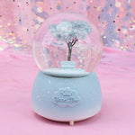 4 sezonų rankų darbo meno medžio figūrėlės namų dekoravimo papuošalai „Crystal Ball“ muzikos dėžutės dervos stalo dekoras palaiko gimtadienio dovanas